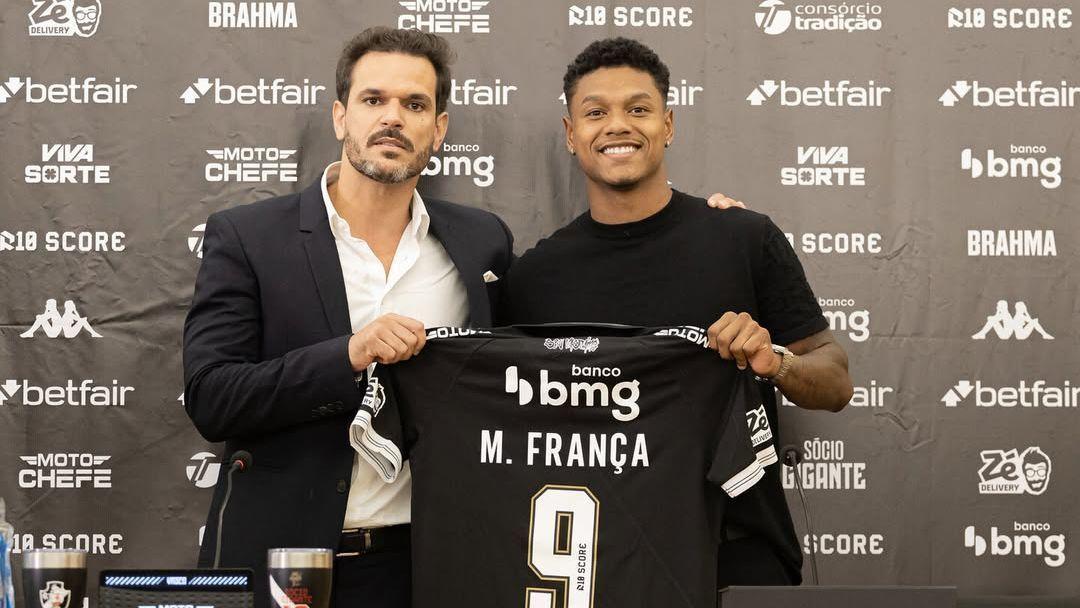 Matheus Franca evita Vasko para votar em Flamego -