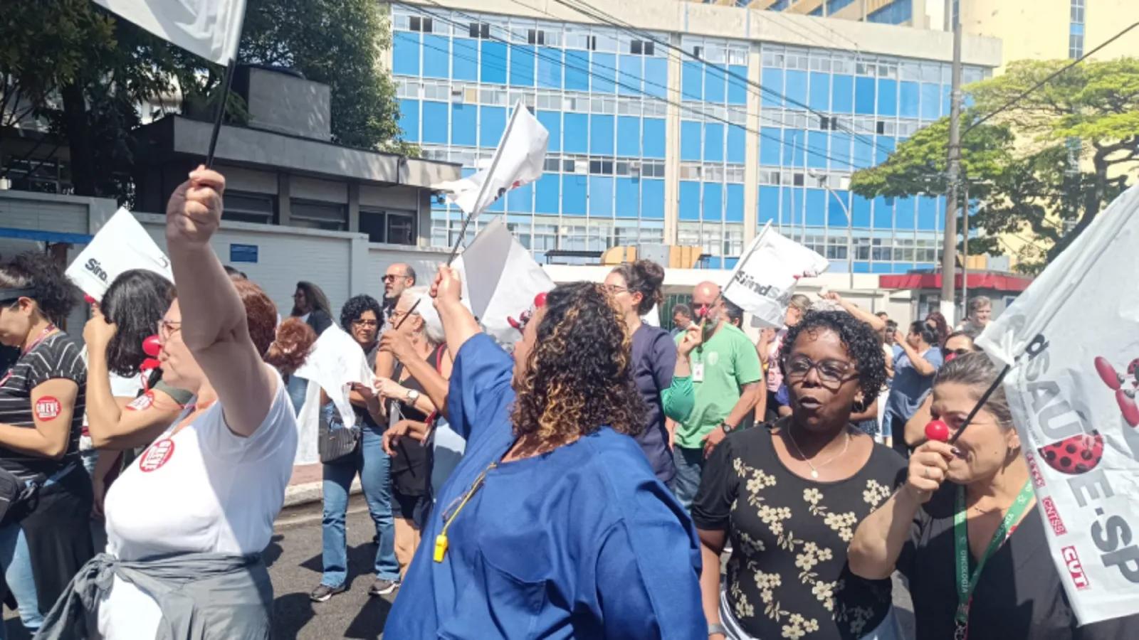 Healthcare professionals continue to strike in São Paulo