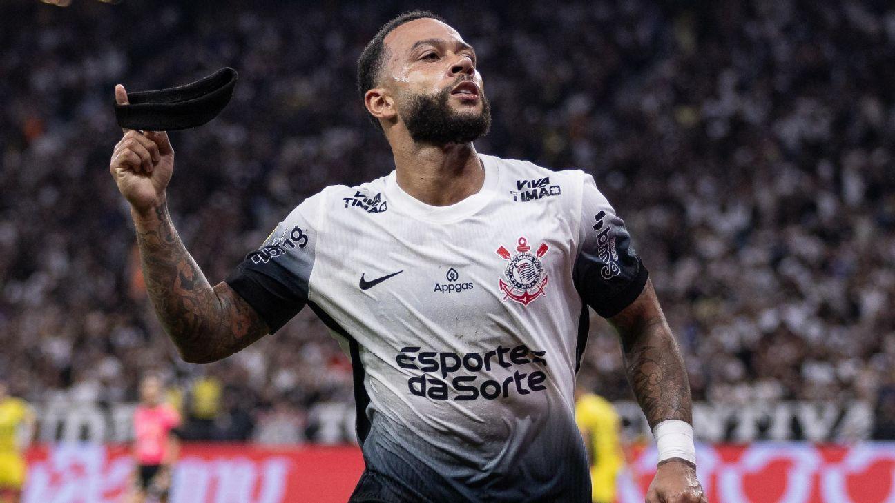 Corinthians want to extend Memphis Depay's contract after being impressed by his professionalism;see...