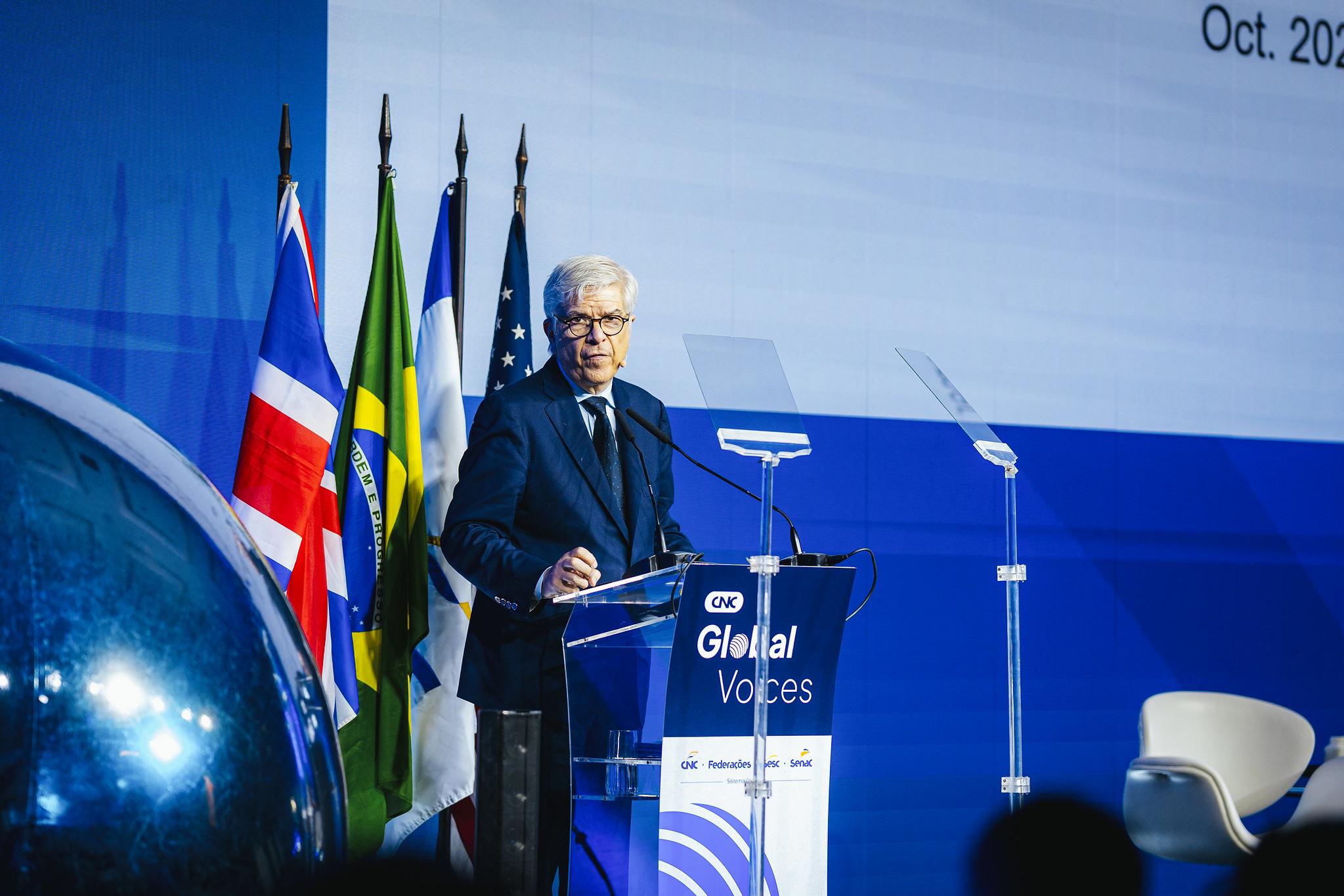 A incerteza sobre as tarifas e a bolha da IA ​​​​levará os EUA à recessão dentro de 12 meses, diz Nobel