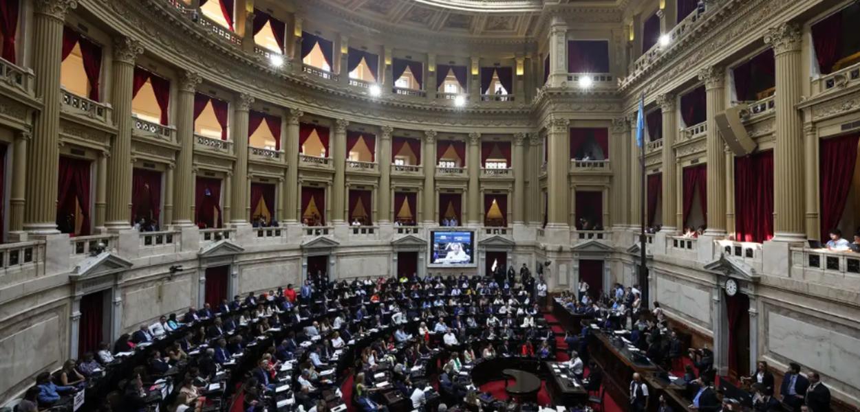 Argentine Congress makes a severe defeat in Mile and seize the president's decre...