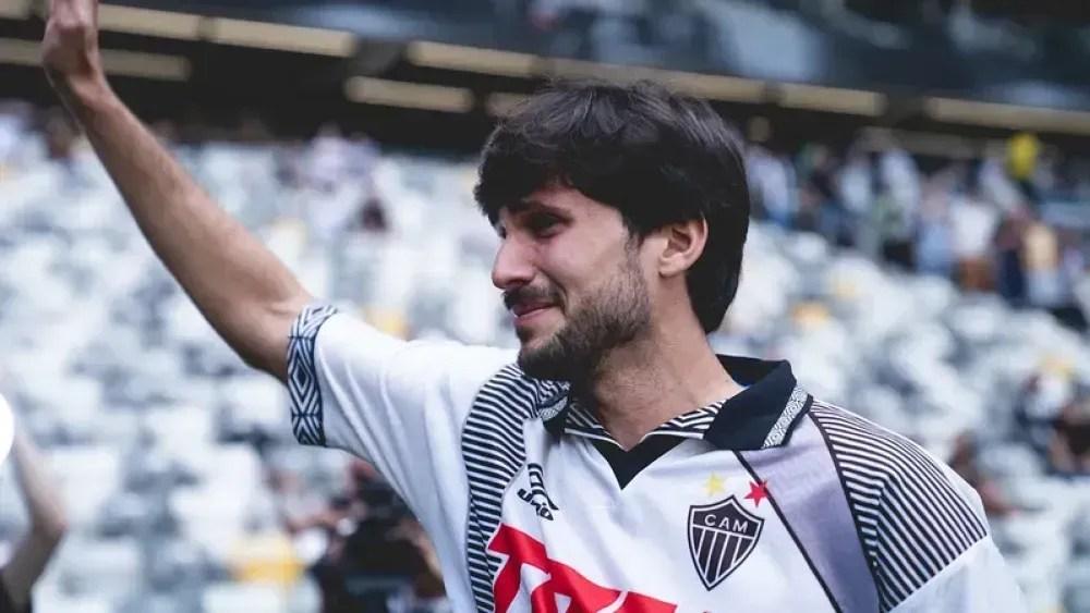 Igor Rabello chorando com uma homenagem ao Athleto Farevell na MRV Arena | CNN B...